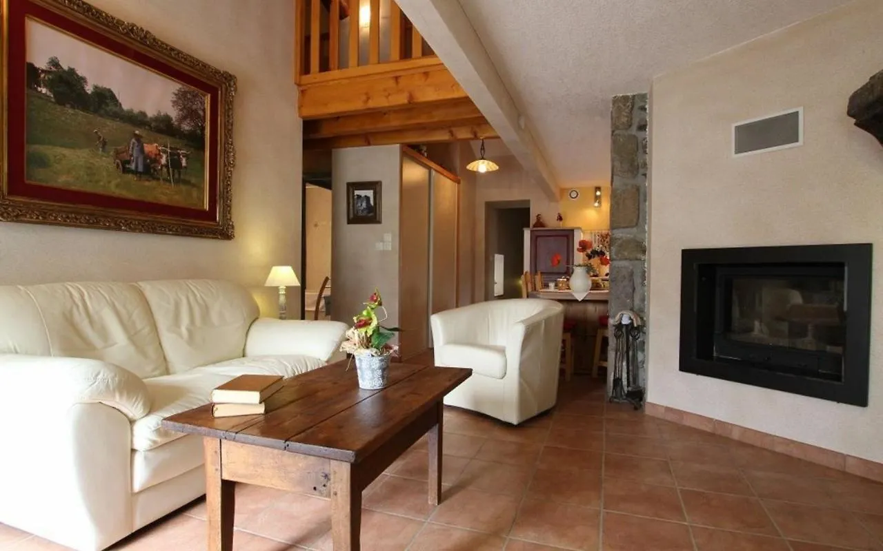 Gite De Charme En Auvergne, Ideal Pour Detente Et Activites, Tout Confort, Jardin, Wifi Et Equipements Bebe - Fr-1-582-12 Ouides France