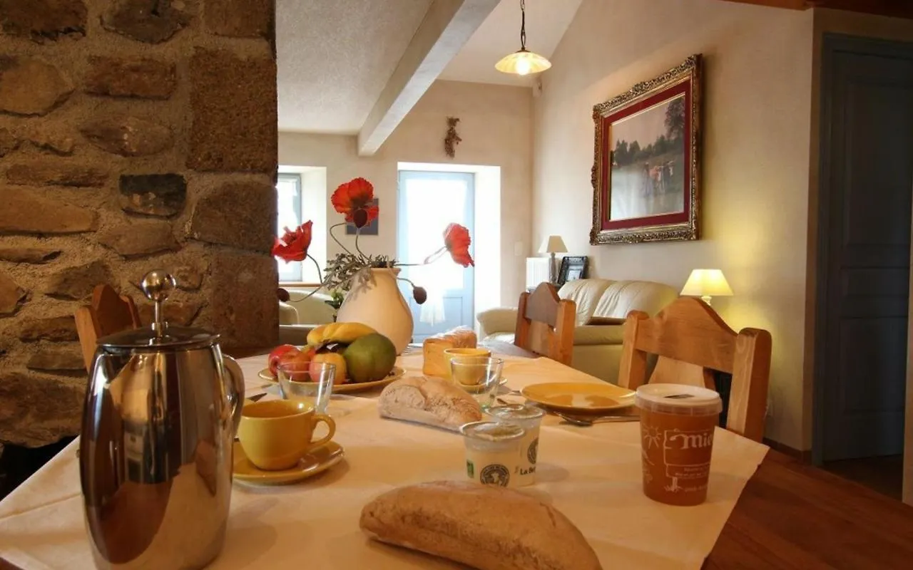 Gite De Charme En Auvergne, Ideal Pour Detente Et Activites, Tout Confort, Jardin, Wifi Et Equipements Bebe - Fr-1-582-12 Ouides 0*,  France